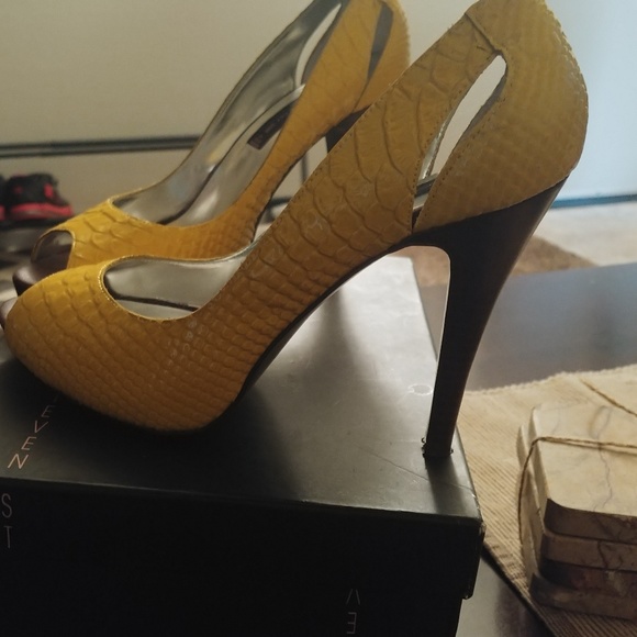 Heels - Picture 2 of 4